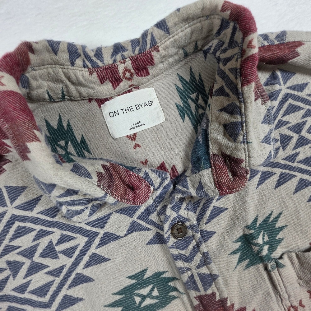 On The Byas Mens Large Short Sleeve Button Down Shirt Southwestern Tribal Print